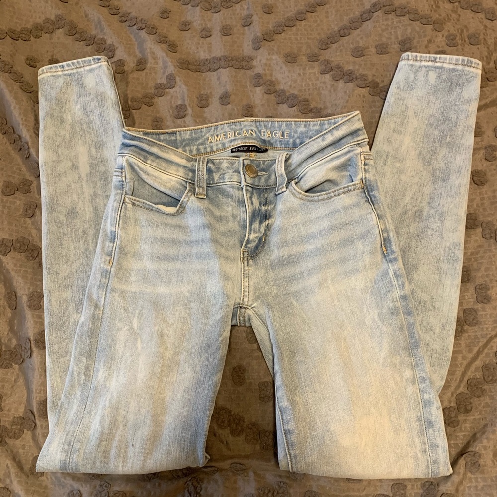 Light wash American eagle jeans